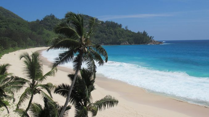 Praslin beach